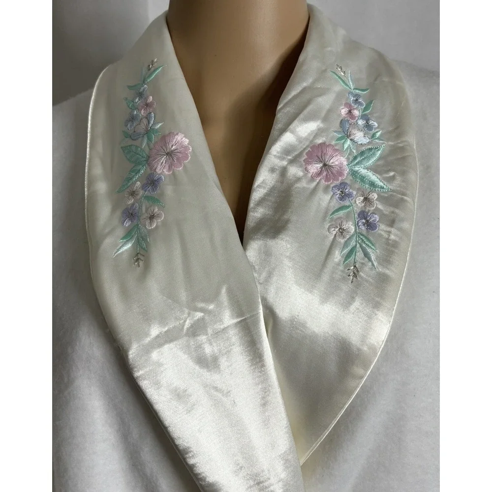 Erika Taylor Intimates Robe Womens Petite L PL Fleece Embroidered Satin **READ